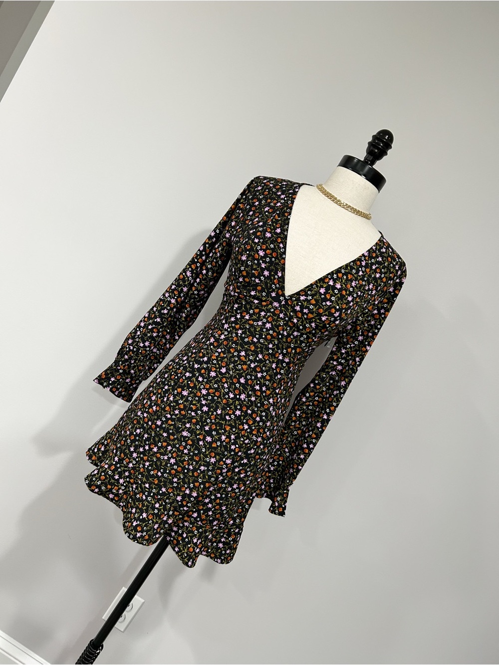 Zara Black Floral V-Neck Long Sleeve Mini Dress